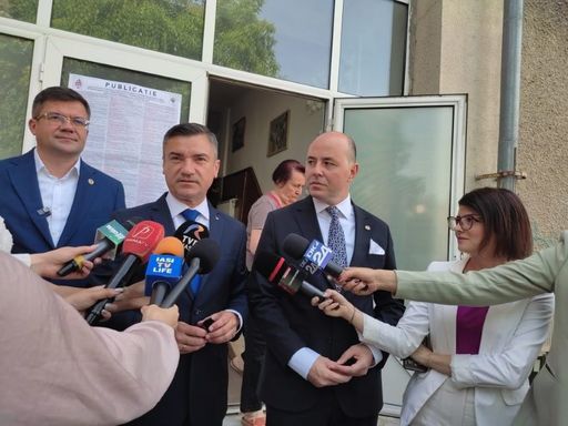 ALEGERI 2024 – Mihai Chirica: Firesc să am emoţii, suntem într-un concurs /  Costel Alexe: Am votat să creştem rolul Iaşiului la nivel naţional / Alexandru Muraru: Am votat pentru ca Iaşul şi Moldova să aibă o voce puternică la Bruxelles - FOTO
