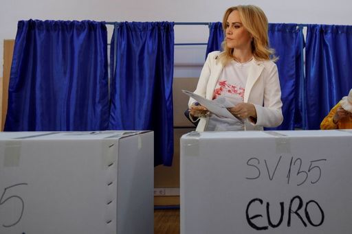 ALEGERI 2024 - Gabriela Firea: Am votat cu gândul la oamenii care vor să aibă din nou parcurile curate, care vor să vadă că pe şantiere se lucrează şi că sunt rezultate în ceea ce priveşte fluenţa în trafic, problema termoficării - FOTO
