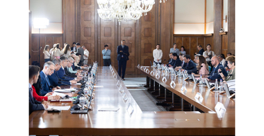 Executivul a adoptat o OUG care modifică legislaţia privind locuinţele de protocol ale RA-APPS / Cheltuielile cu chiria şi întreţinerea pentru aleşi şi demnitari vor fi suportate de instituţiile la care lucrează
