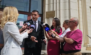 George Simion, la Parchet: Am venit pentru a-mi cere telefonul înapoi şi pentru a mă scutura, efectiv, de mizeria aruncată, cu trei zile înainte de alegeri, asupra noastră / Am informaţii că mă vor ridica şi alte structuri, de exemplu DNA