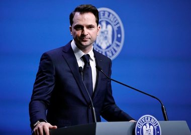 Sebastian Burduja, la inaugurarea Parcului Fotovoltaic SAPE din Dârvari 2: Nu este doar un pas important pentru sectorul energetic, ci şi un simbol al progresului către un viitor mai curat şi mai sustenabil