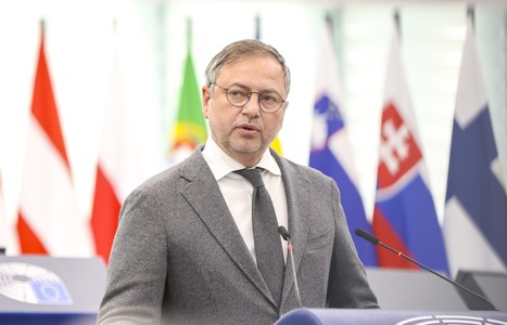 Dan Motreanu: Comisia Europeană trebuie să ia măsuri pentru a combate întârzierile şi anulările frecvente ale zborurilor pe aeroporturile din Uniunea Europeană