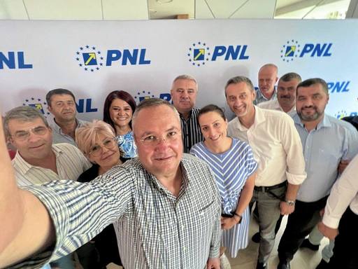 Preşedintele PNL continuă turneul naţional pentru susţinerea candidaturii sale la alegerile prezidenţiale – Întâlnire cu liberalii din Olt / Ciucă: Viitorul unei ţări se construieşte dintre oameni, pentru oameni

