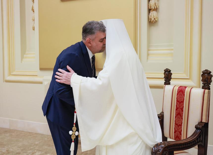 Ciolacu şi Ciucă, la aniversarea Patriarhului Daniel. Ciucă: Este o zi a bucuriei pentru noi toţi, este o zi a recunoştinţei / Ciolacu: Energia şi determinarea Preafericirii Voastre actualizează permanent năzuinţe de veacuri ale poporului român