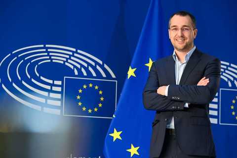 USR: Dan Barna a fost ales vicepreşedinte al Grupului RENEW, Vlad Voiculescu, coordonator RENEW în domeniul sănătăţii 