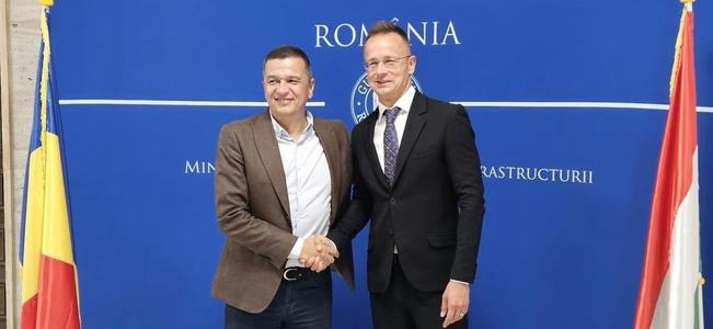 Ministrul Transporturilor, Sorin Grindeanu, a semnat cu ministrul ungar al afacerilor externe şi comerţului exterior un memorandum pentru restabilirea legăturii feroviare între Timişoara şi Szeged