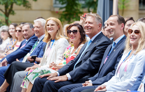 Klaus Iohannis spune că patru nume sunt foarte des menţionate de cei din străinătate atunci când aud de România: Primul este Brâncuşi, al doilea – Enescu, al treilea – Nadia Comăneci şi al patrulea – Hagi. Arta şi sportul ne definesc foarte bine