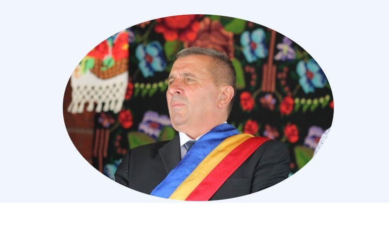 Bistriţa-Năsăud - Primarul PSD din Sânmihaiu de Câmpie, viceprimarul, secretarul şi un viitor consilier, reţinuţi după ce mai multe persoane au primit adeverinţe false de stabilire în comună şi 700 de lei în schimbul votului/ Reacţia filialei PSD