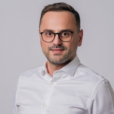 Deputat PSD, medic de profesie: Liberalii îndrăznesc acum să atace PSD prin politizarea unei drame de nedescris din sistemul sanitar, cazul Pantelimon /  Nu este drept ceea ce faci, ostaşule / Mimează o distanţare de PSD