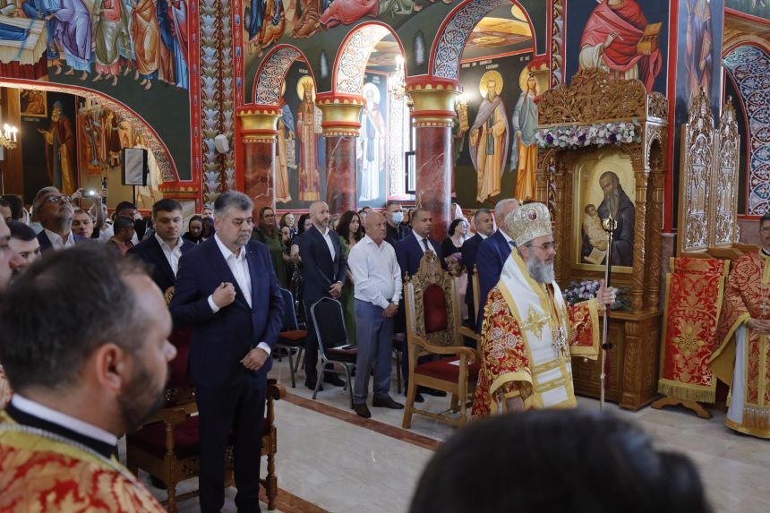 UPDATE - Buzău - Ciolacu, prezent la sfinţirea picturii Catedralei Sfantul Sava / A primit Ordinul ”Sfântul Mucenic Sava de la Buzău” - FOTO