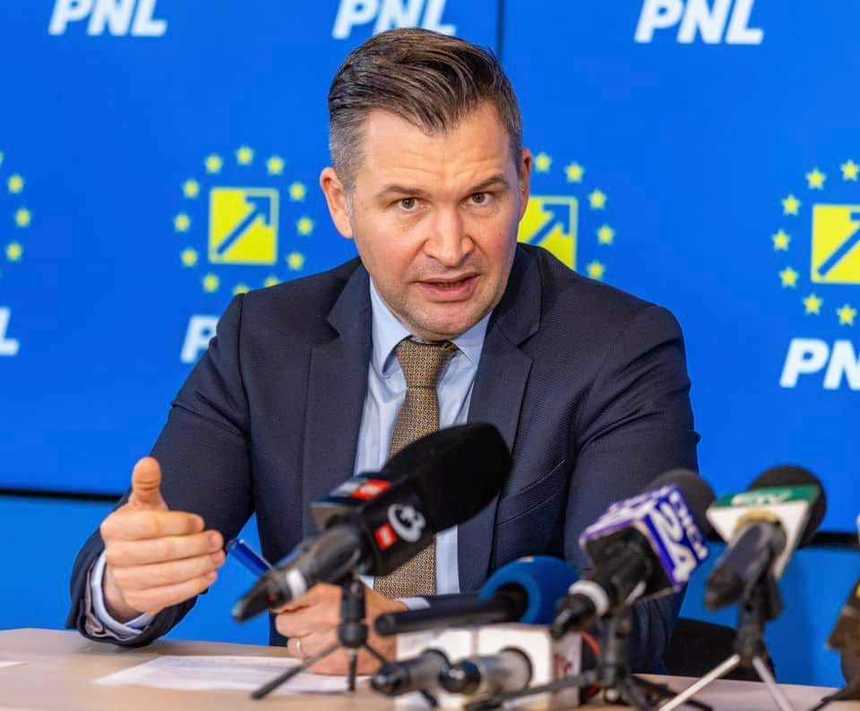 Ionuţ Stroe: Candidatura lui Ciolacu nu surprinde pe nimeni. Alegerea românilor într-un tur 2 cu Ciucă şi Ciolacu devine una foarte simplă: un viitor european al dezvoltării, siguranţei şi stabilităţii sau unul al stagnării şi risipei, marca PSD