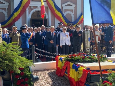 Huiduieli la Serbările Naţionale Ţebea / Trei candidaţi la Preşedinţie, prezenţi la manifestări  - FOTO / VIDEO