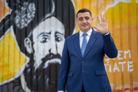 Simion, elevilor din Ştorobăneasa: Nu sunteţi un neam de traistă, cum ar vrea unii să credem. Localitatea voastră este întemeiată de un căpitan al lui Mihai Viteazul/ Vă doresc să reuşiţi să terminaţi 8 clase, 12 clase, să vă daţi Bacalaureatul la timp