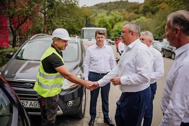 Nicolae Ciucă: Cu determinare, multă muncă, implicare şi grijă pentru comunităţi, primarii liberali îşi dezvoltă localităţile în ritm accelerat / Liderul PNL, în vizită la Şimleu Silvaniei