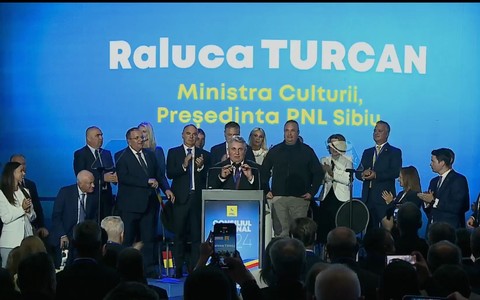 Preşedintele PNL Nicolae Ciucă a ajuns la lucrările Consiliului Naţional care îi va valida candidatura la Preşedinţie. Bode: Bine aţi venit, domnule preşedinte al Partidului Naţional Liberal, viitor preşedinte al României, Nicolae Ionel Ciucă! - FOTO