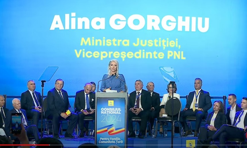 Consiliul Naţional al PNL - Gorghiu: PNL este partidul care dă familiilor din România sentimentul de protecţie, de siguranţă,  garanţia că familiile sunt apărate! / PNL nu validează astăzi o vedetă de carton, nici nu  promite apartamente la preţuri iluzorii, nici nu ne dorim puterea absolută în ţară.

  
PNL propune un preşedinte în slujba ţării!