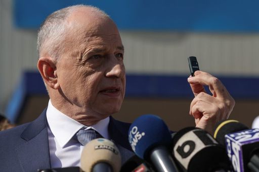 Mircea Geoană, la depunerea candidaturii pentru Cotroceni: Fac din schimbarea modului în care sistemul electoral funcţionează, din modul în care cetăţenii pot să-şi exprime liber opţiunea democratică, angajamentul meu ca viitor preşedinte al României
