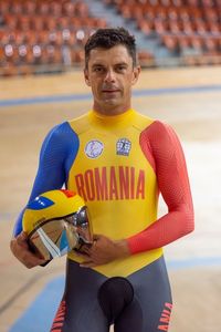 Eduard Novak, fostul ministru al sportului şi primul campion paralimpic al României, îşi lansează candidatura pentru un mandat de deputat în Bucureşti

