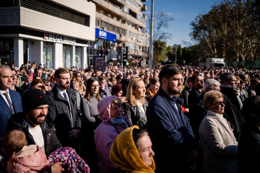 Elena Lasconi: Eu cred că credinţa este o chestiune intimă / Am fost de multe ori la Prislop, la Arsenie Boca / De ce spune că a fost la Iaşi de Sfânta Parascheva

