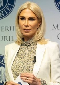 Raluca Turcan: Există influenţă rusească în echipele partidelor extremiste şi acestea îl susţin acum pe George Simion/ Noi suntem sub un atac, cel puţin din perspectiva informaţiilor, din partea Rusiei, care nu mai e un secret, teoretic, pentru nimeni