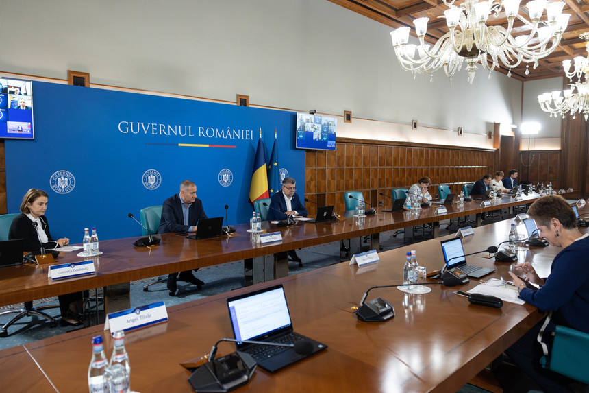 Guvernul României condamnă fără echivoc atacul terorist comis astăzi în Turcia şi este solidar cu poporul turc: Gândurile şi rugăciunile noastre sunt alături de victime şi familiile lor. Violenţa nu poate fi soluţia la nicio problemă!