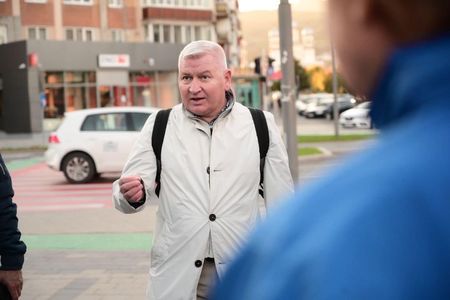 Florin Roman: În loc să dea din mâini despre Bucureşti şi urbanism, domnul Câciu mai bine s-ar ocupa de ministerul pe care s-a pus praful de când îl conduce. Să se apuce să-şi caute gradul de absorbţie, cu lupa, dacă altfel nu-l găseşte