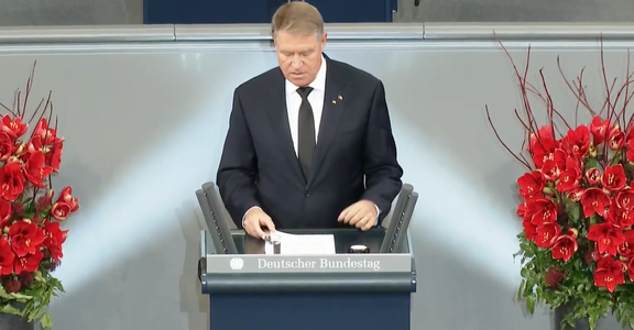 Klaus Iohannis: Rămânem alături de poporul ucrainean, care s-a opus cu curaj şi eroism invaziei dictate de la Kremlin. Sprijinul statelor noastre şi al comunităţii internaţionale este vital pentru a asigura în final o pace justă şi durabilă