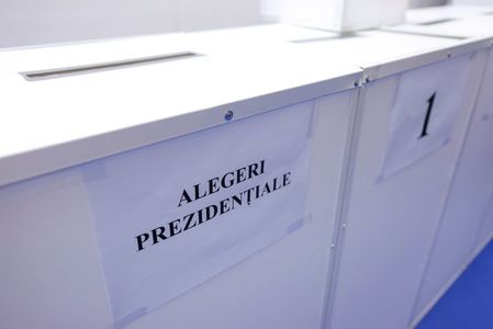 ALEGERI PREZIDENŢIALE 2024 - Peste 18 milioane de români din ţară, aşteptaţi duminică la urne/ Secţiile de vot se deschid la 7.00 şi se închid la 21.00, cu posibilitatea prelungirii până la ora 23.59/ Cu ce acte se poate vota şi cum se desfăşoară votarea