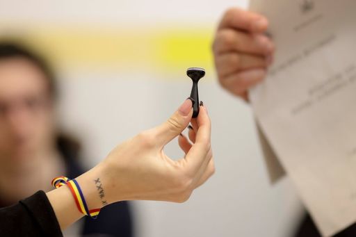 ALEGERI PARLAMENTARE 2024  - Aproape 3,9 milioane de persoane au votat la secţiile din ţară până la ora 13.00. Prezenţa la nivel naţional este 21,52 %, mult mai mare decât în urmă cu 4 ani/ Prezenţa totală la vot este 21,77 %