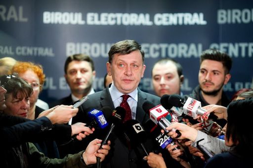 Crin Antonescu: Ieri-dimineaţă, am avut o întâlnire la Guvern cu preşedinţii celor trei partide şi liderul minorităţilor. Eu nu mi-am dorit această candidatură, dar este o situaţie politică foarte complicată