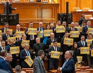 Votul pentru învestirea Guvernului - George Simion (AUR): Suntem într-o situaţie dificilă pentru tânăra noastră democraţie / Ce s-a întâmplat astăzi în comisiile parlamentare a fost o bătaie de joc 