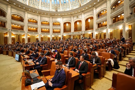 Elena Lasconi: România nu se poate schimba în bine cu aceiaşi oameni la butoane, care fac aceleaşi lucruri / Cetăţenii au spus prin vot că nu-i mai vor tot pe ei. Au combinat cum au putut ca să nu-şi piardă influenţa

