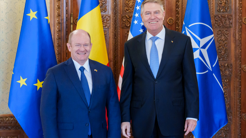 Klaus Iohannis a primit la Palatul Cotroceni o delegaţie condusă de Christopher Coons, membru al Congresului SUA, căreia i-a prezentat măsurile luate de statul român ca urmare a interferenţelor străine şi a intensificării atacurilor hibride