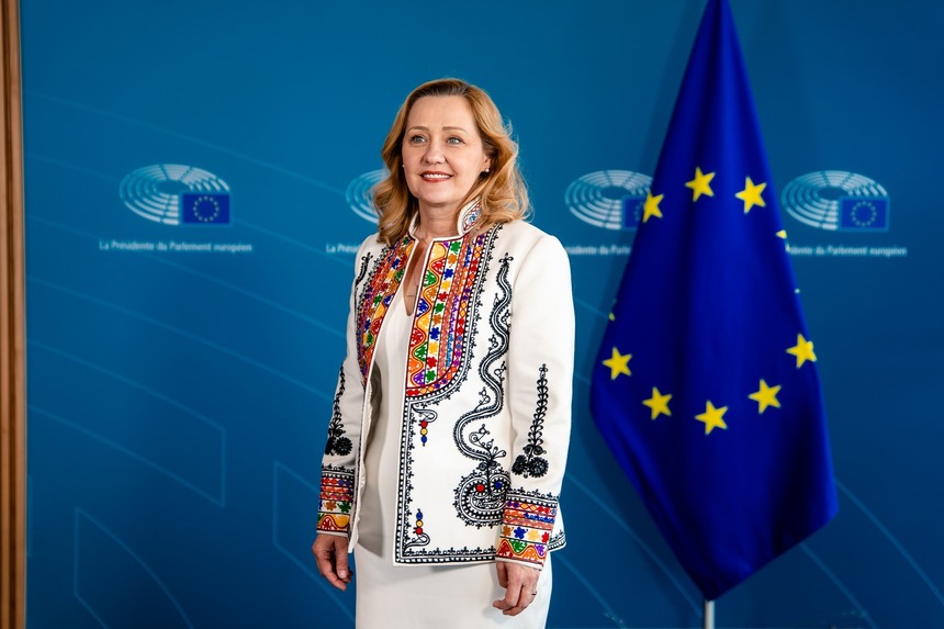 Elena Lasconi: De noi depinde dacă plecăm urechea la gargaragiii care distorsionează adevărul, care mint şi manipulează sau la cei care de ani de zile au arătat clar că atunci când au puterea o folosesc să le fie bine doar lor şi specialilor din jur