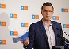 Ionuţ Moşteanu: Ieşirea aparent dură din seara asta a lui Crin Antonescu e încă un episod din lupta din interiorul sistemului. Securiştii noi se bat cu ăia vechi şi oamenii lor din politică, Ciolacu şi ai lui, nu au curaj să mişte în front