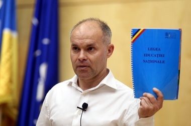 Daniel Funeriu: Sunt un candidat independent, voi rămâne independent. Nu sunt emanaţia niciunui partid / Cer judecătorilor CCR să îi lase să candideze la prezidenţiale pe toţi cei care doresc, vreau să îl înving pe Georgescu în alegeri libere