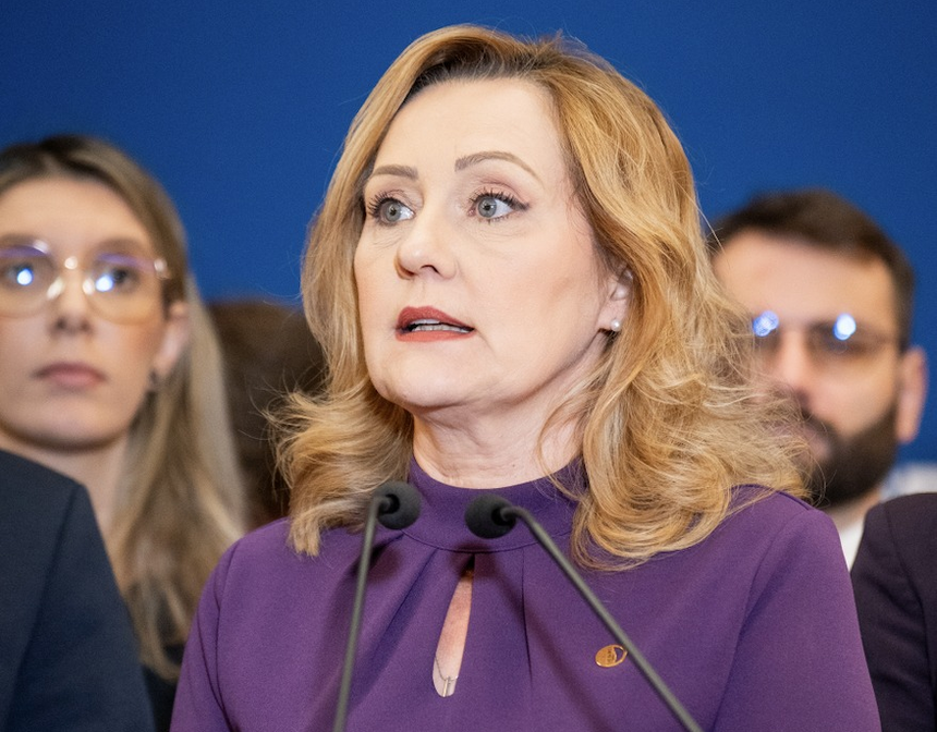 Elena Lasconi: Klaus Iohannis, chiriaş ilegal la Cotroceni de 23 de zile! Cu fiecare zi în care continuă să fie la butoane Iohannis şi tandemul PSD-PNL, tensiunile din societatea românească devin şi mai accentuate