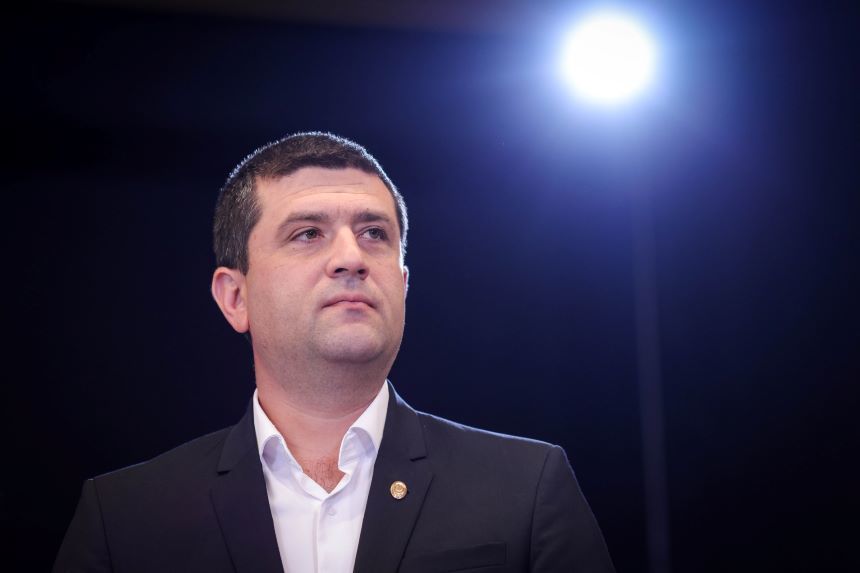 Radu Miruţă (USR): Iniţiativa de suspendare a preşedintelui Iohannis, în acest moment, este sortită eşecului / Tatonăm, discutăm cu parlamentari PNL, PSD, pentru a vedea că există mai mult de jumătate plus unu dorinţă în Parlament
