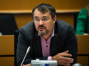 Cristian Ghinea, senator USR: Ciolacu se pregăteşte să renunţe la 3 miliarde de euro din PNRR. Caută orice soluţie numai să nu se apuce de muncă