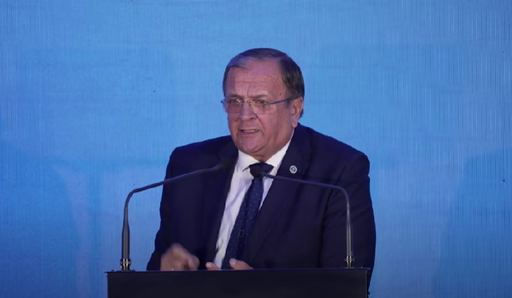 Gheorghe Flutur a demisionat de la şefia PNL Suceava după aproape un sfert de veac în fruntea organizaţiei. El spune că a vrut să plece din funcţie imediat după ce a pierdut şefia Consiliului Judeţean, chiar dacă a obţinut peste 40 la sută din voturi