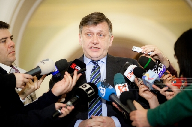 Consiliul Naţional al PNL se reuneşte duminică pentru validarea candidaturii lui Crin Antonescu la alegerile prezidenţiale, din partea coaliţiei de guvernare / Antonescu, aşteptat să participe la şedinţă şi să ţină un discurs