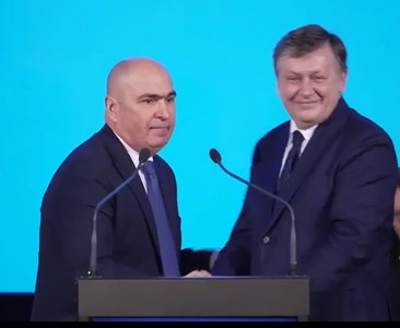 Crin Antonescu: E neapărat necesar ca preşedintele viitor al României să fie cu adevărat un lider de naţiune. Ţara noastră e plină de şefi şi are foarte, foarte puţini lideri / Nimic nu mai poate fi la fel după aceste alegeri, indiferent cine le câştigă
