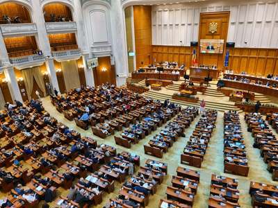 Protest al angajaţilor Camerei Deputaţilor, după anunţul preşedintelui privind restructurările care urmează să aibă loc în instituţie