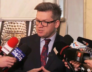 Mihail Neamţu, preşedintele comisiei de cultură: Domnul director ne-a explicat, şi lucrul ăsta ne-a şocat, că şase luni de zile, nimeni de la Muzeul Naţional de Istorie din Bucureşti nu a cerut olandezilor o probă că aceste obiecte sunt supravegheate