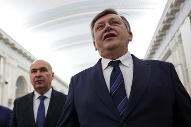 Crin Antonescu, întrebat pe cine ar numi premier dacă devine preşedinte: Nu sunt în situaţia de a numi un prim-ministru. Aş fi în această situaţie sau voi fi în această situaţie, fie după o demisie sau cădere a Guvernului, fie după noi alegeri
