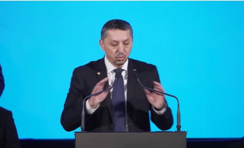 David, întrebat dacă cel puţin salariile debutanţilor ar putea fi majorate: Conform ordonanţei pe care o cunoaşteţi, nu / Premierul este conştient de promisiunile făcute Educaţiei, ştie că va trebui să le onoreze / Ce spune despre salariile de performanţă