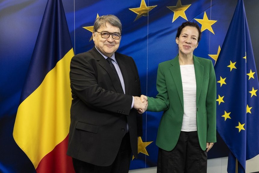 Emil Hurezeanu s-a întâlnit cu vicepreşedintele executiv al Comisiei Europene, Roxana Mînzatu, la Bruxelles: Angajament comun prin acţiune coordonată la nivelul UE, în domenii strategice