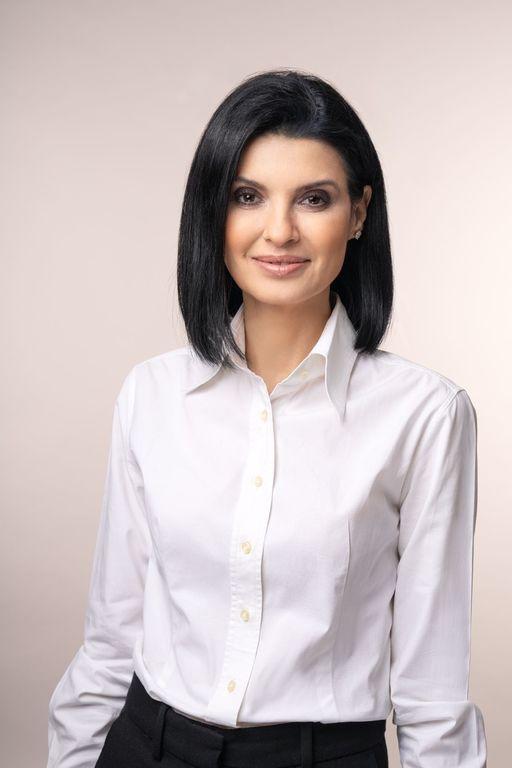 Partidul Umanist Social Liberal a validat candidatura Laviniei Şandru la alegerile prezidenţiale / Şandru: Candidez pentru că, la fel ca milioane de români, sunt revoltată de manipulare, de fals şi demagogie / Candidez pentru România Reală