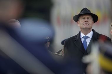Klaus Iohannis: SIE a contribuit semnificativ la îndeplinirea obiectivelor naţionale strategice / Este fundamental ca, alături de celelalte instituţii din sistemul de securitate, să îşi dezvolte componenta de anticipare şi avertizare timpurie

