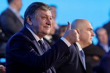 DEMISIA LUI IOHANNIS - Crin Antonescu: Decizia preşedintelui a fost una înţeleaptă / Este o situaţie preferabilă declanşării unui proces de suspendare care ar fi adus o temă falsă, practic, pe agendă, mergând până la un referendum